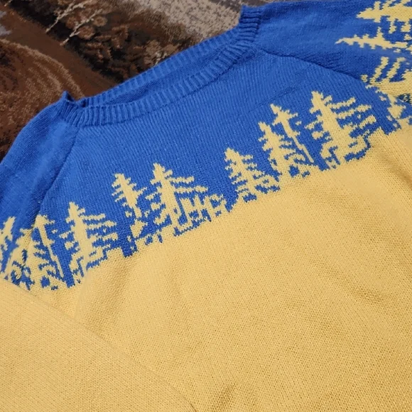 Vintage Blue and Yellow Women's Crewneck Sweater - Picture 5 of 13